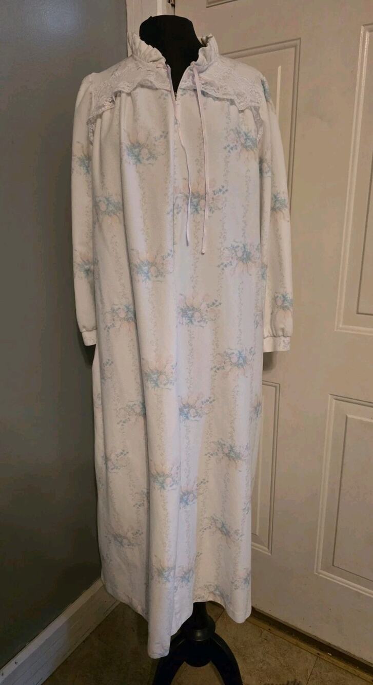 Vintage Lorraine Floral Nightgown Traditional Chemise Lace USA GrandmaCore L